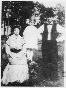 Dorothy, Lillian, and Hillmar Evanson c1911-13, based on Lillian”'s estimated age.  Hillmar died from TB in 1913 at age 29 and Dorothy in 1915 at age 26.  They and 99 others were hospitalized at Thomas Hospital and buried at Layman”'s Cemetery [now Pioneer”'s and Soldiers Cemetery].